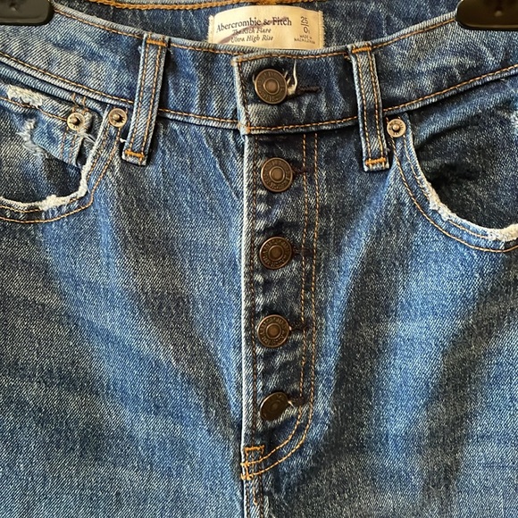 Abercrombie & Fitch The Kick Flare Ultra High Rise Jeans Size 25. - Picture 5 of 12